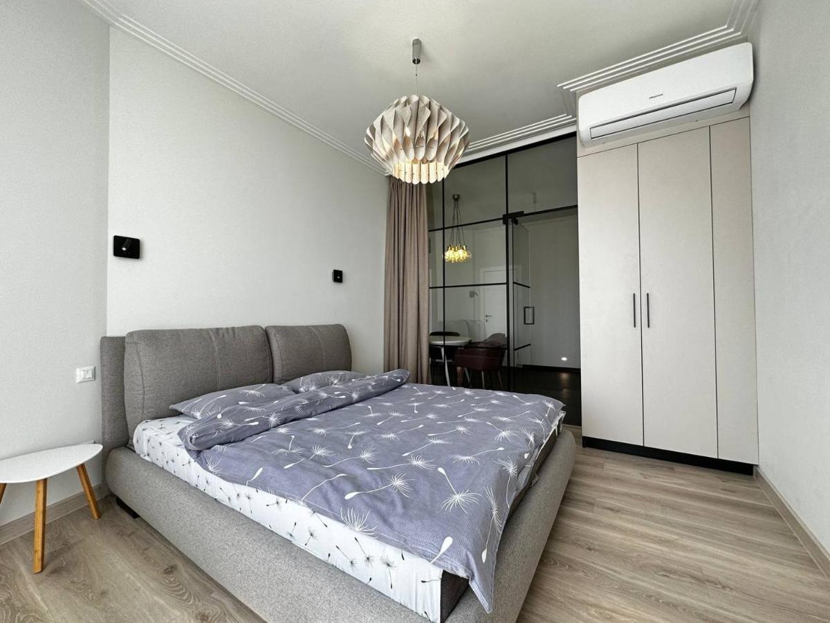 Sea Symphony 3-Bedrooms Lux Apartment โอเดสซา ภายนอก รูปภาพ