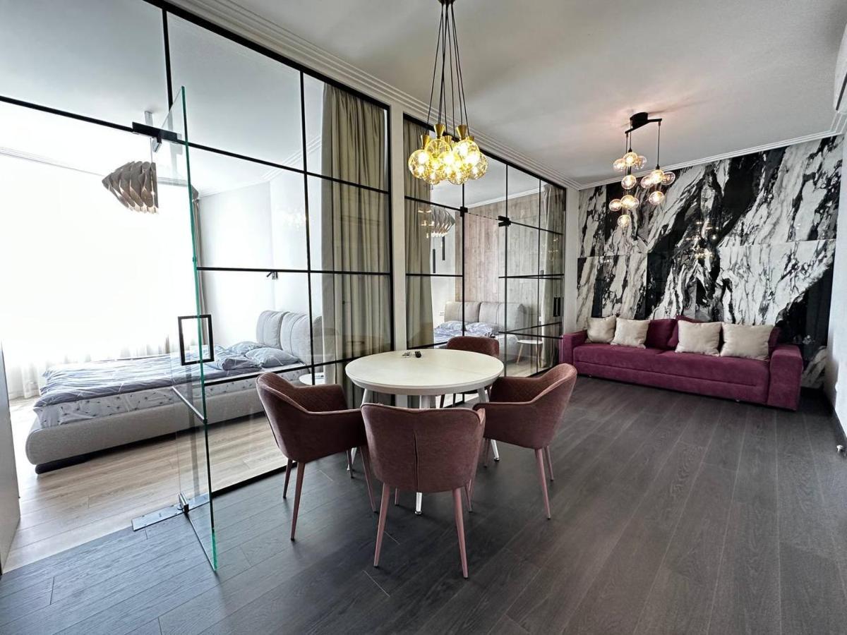 Sea Symphony 3-Bedrooms Lux Apartment โอเดสซา ภายนอก รูปภาพ