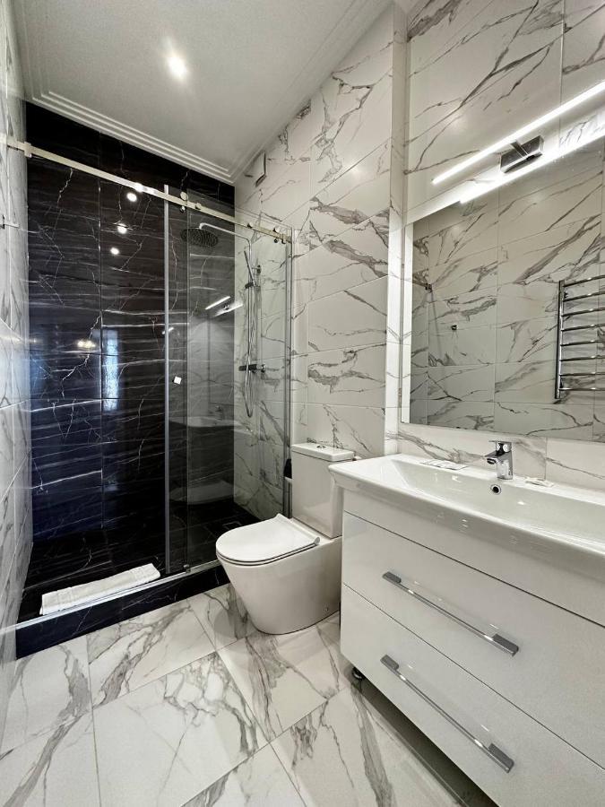 Sea Symphony 3-Bedrooms Lux Apartment โอเดสซา ภายนอก รูปภาพ
